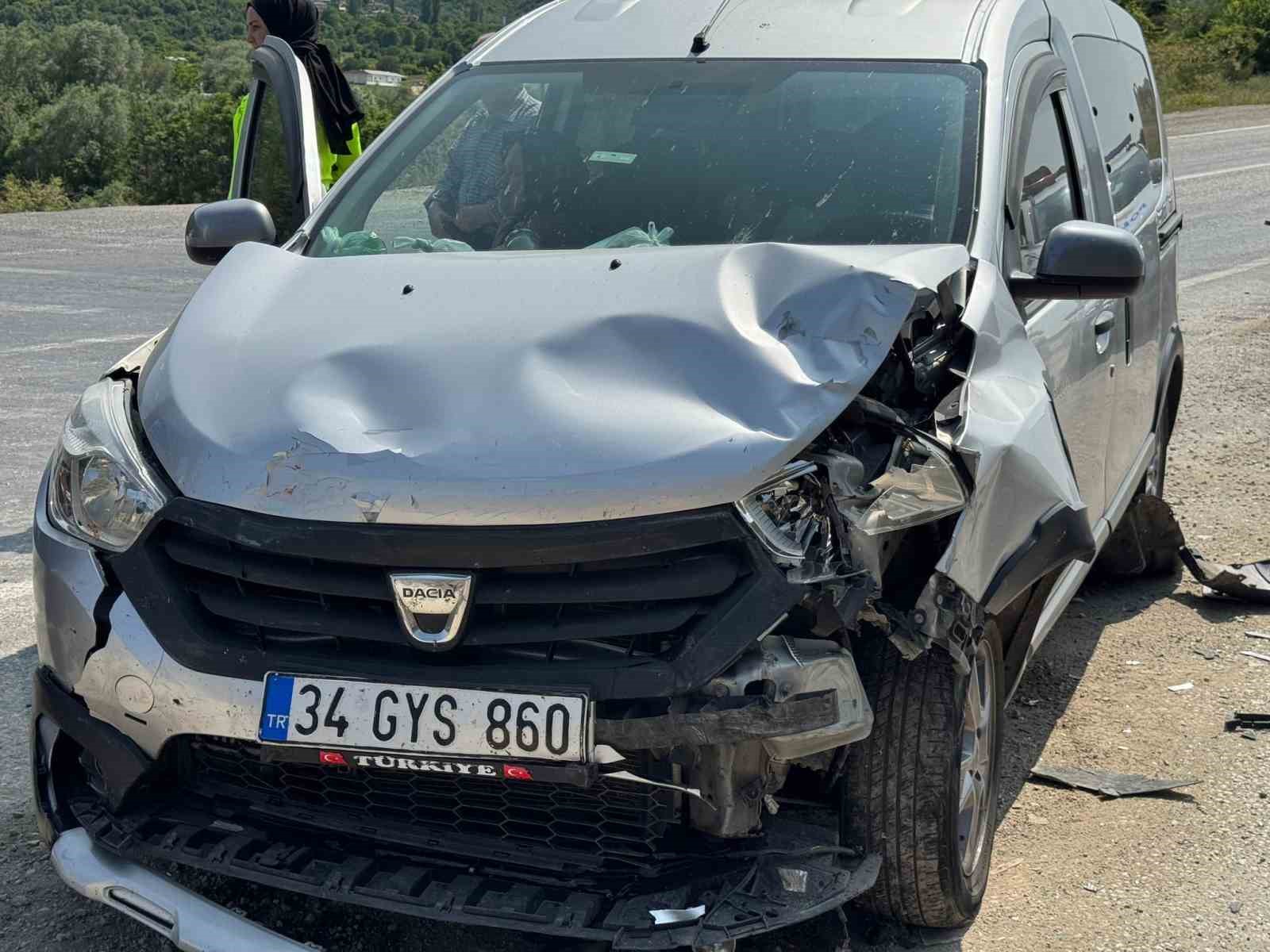 Kastamonu’da iki hafif ticari araç çarpıştı: 1 yaralı