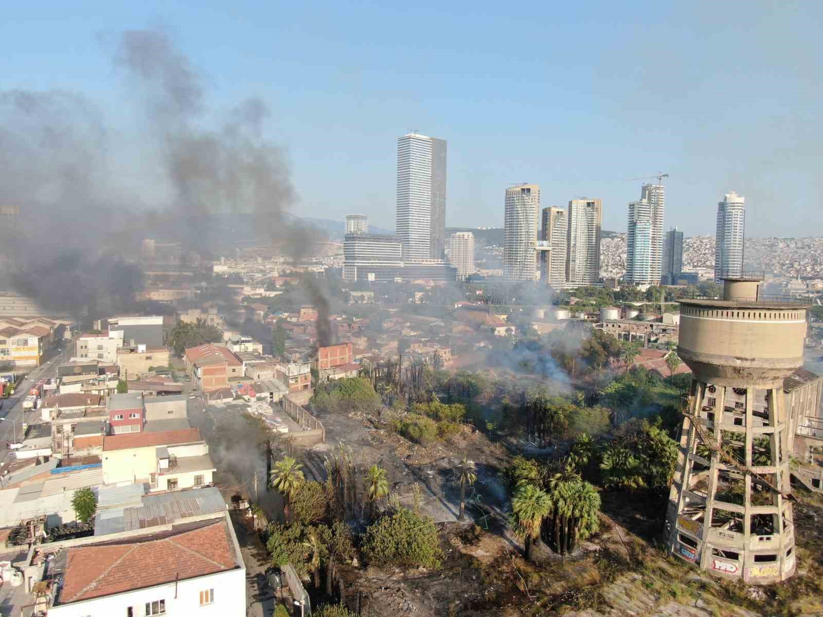 İzmir’deki yangın kontrol altına alındı