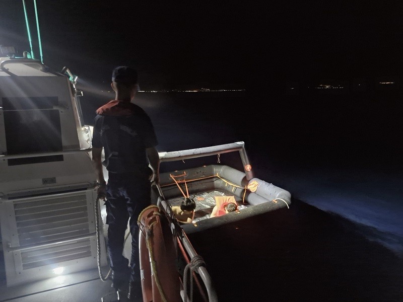 Balıkesir açıklarında 2 düzensiz göçmen kurtarıldı