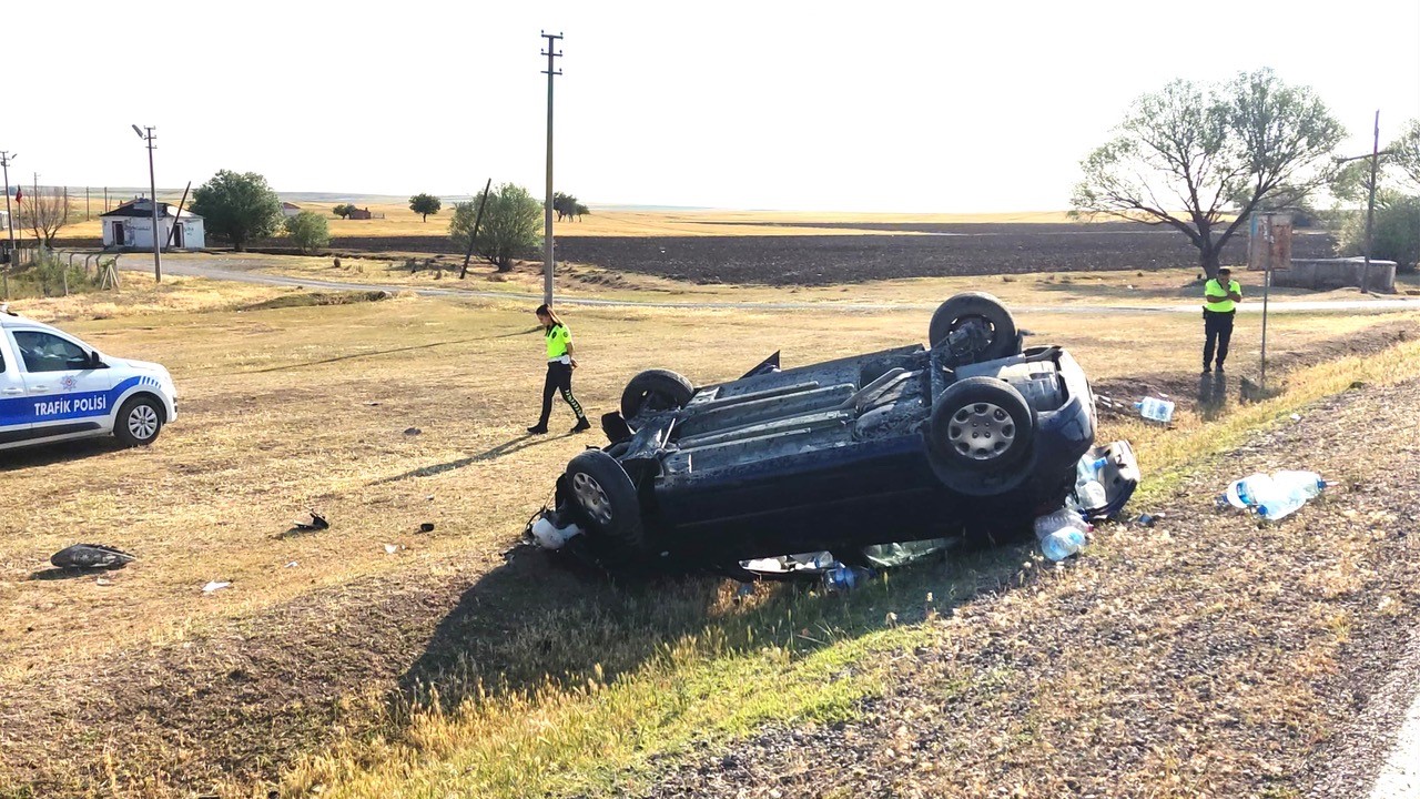 Kulu’da yaşlı sürücü virajı alamayınca takla attı: 2 yaralı