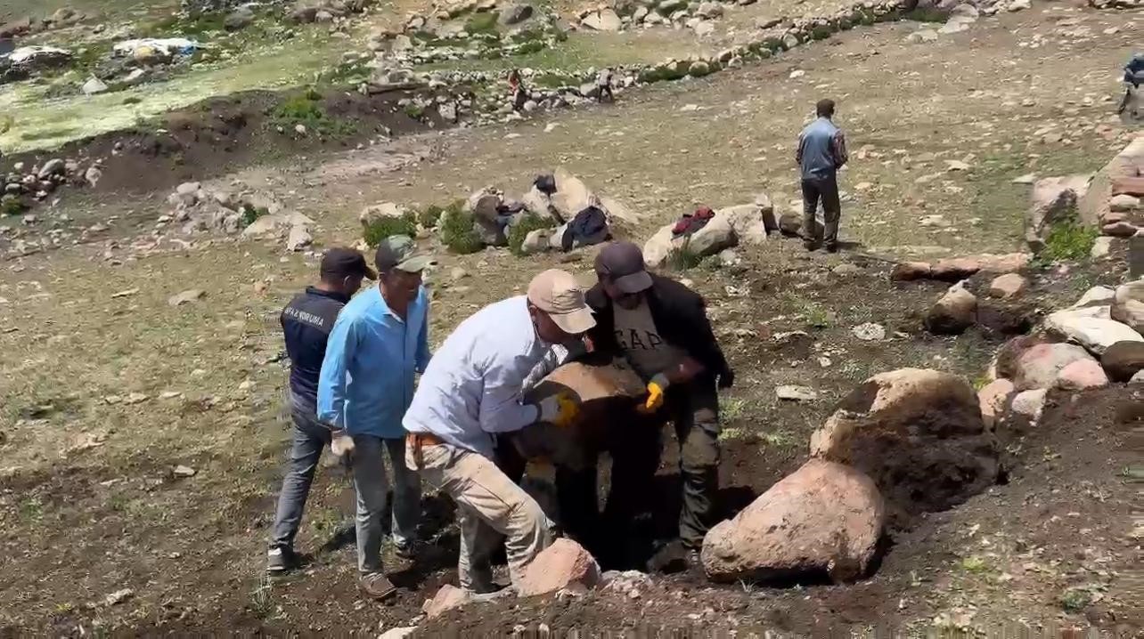 Kars’ta köylüler yaylaları imece usulü hazırlıyor
