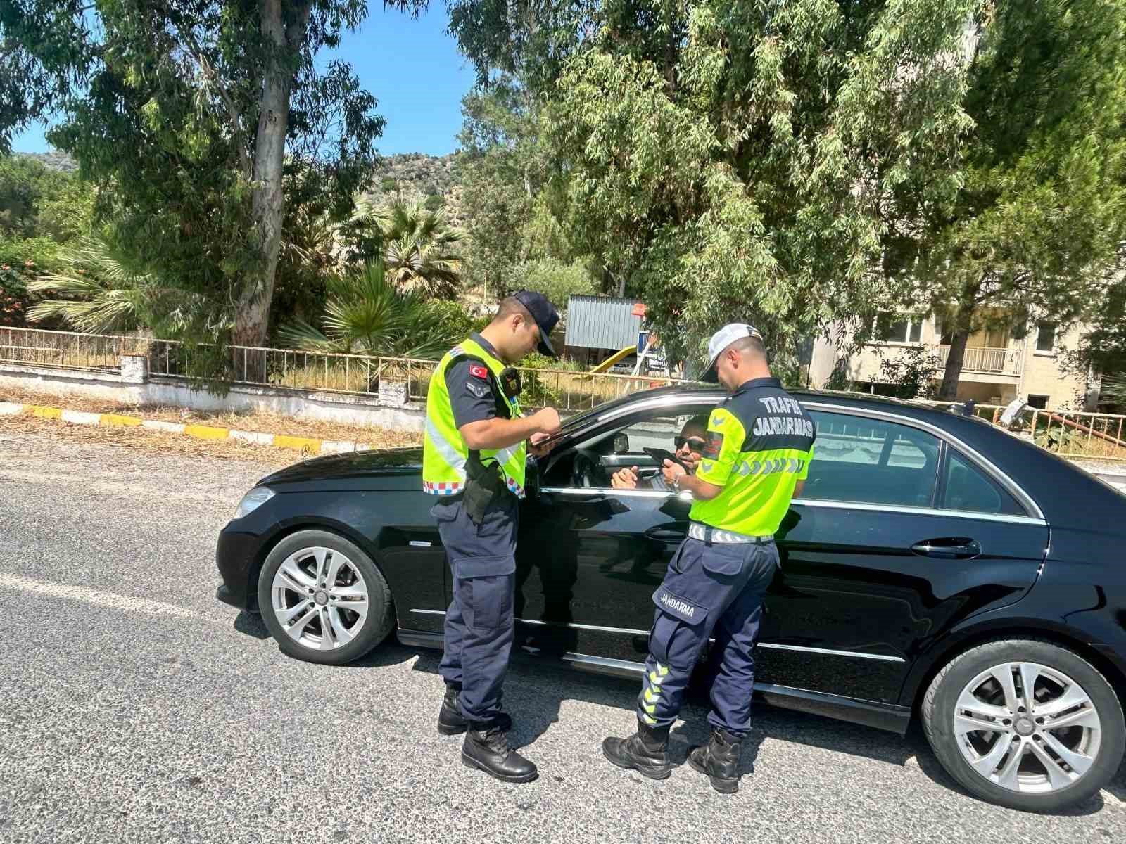 Bayram tatili dönüşü başladı, jandarma denetimleri sıklaştırdı
