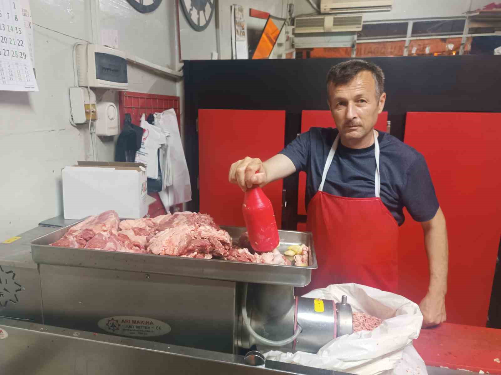 Kırka’da kurban etleri sucuk oluyor