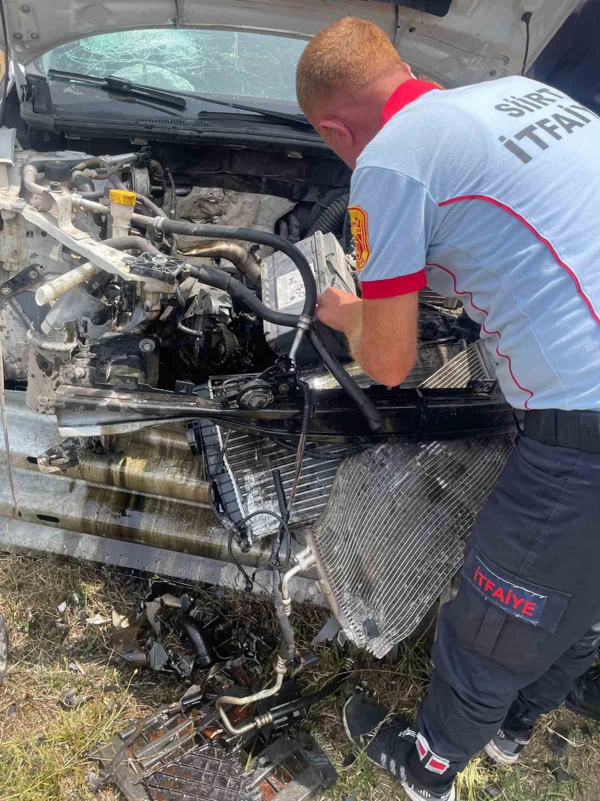 Otomobil bariyerlere çarptı, sürücü yaralandı
