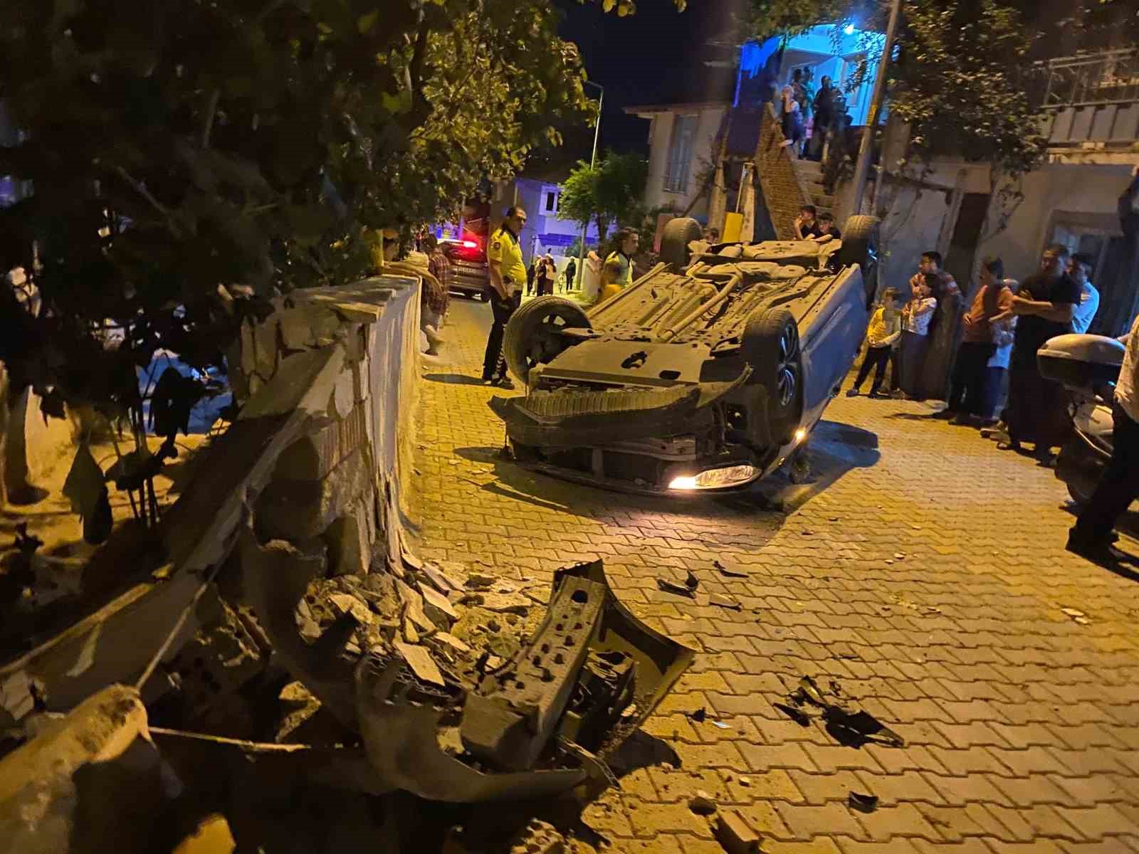 Tokat&rsquo;ta kontrolden çıkan otomobil evin duvarına çarparak takla attı: 2 yaralı