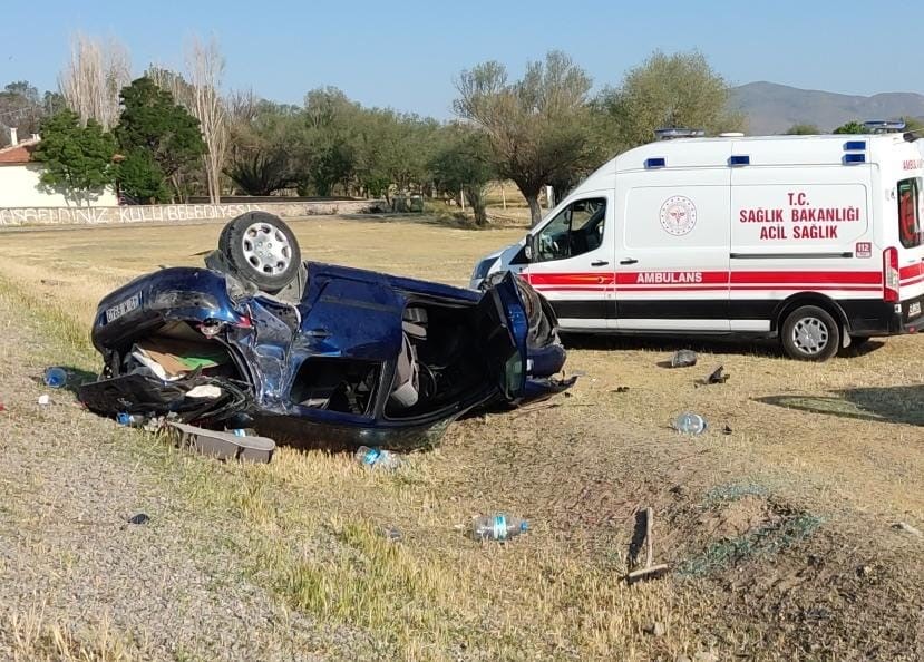 Kulu’da yaşlı sürücü virajı alamayınca takla attı: 2 yaralı