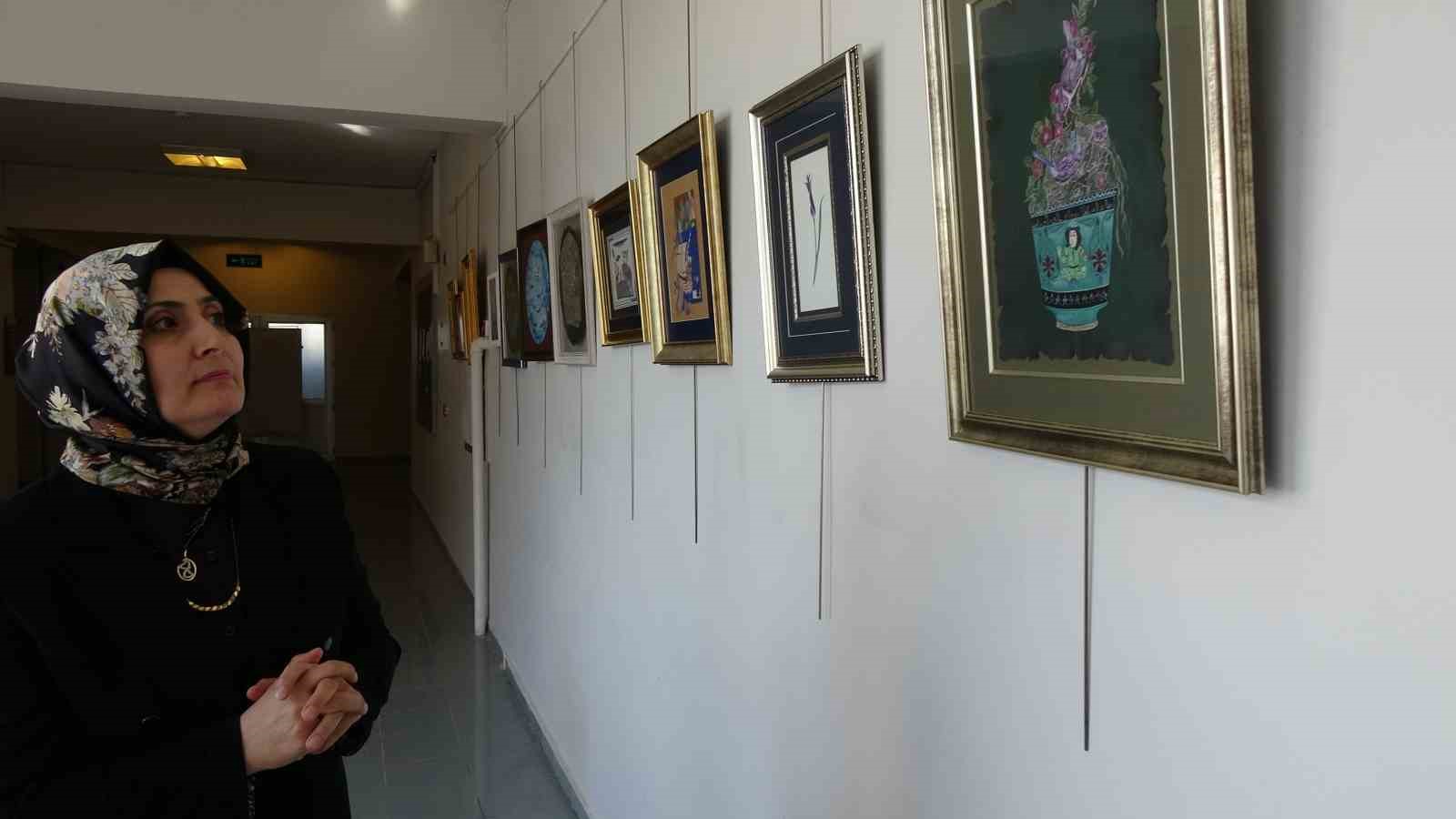 Hayali olan sergiyi 49 yaşında açtı