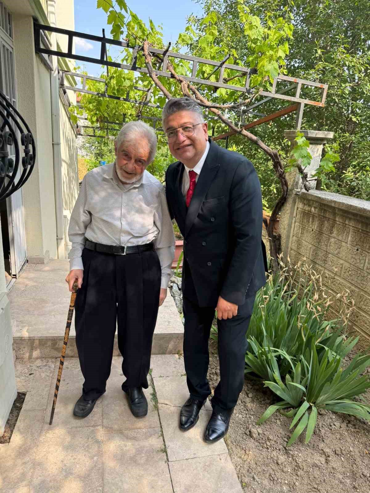 Rekt&ouml;r Kızıltoprak&rsquo;tan bayram ziyaretleri ve anlamlı mesajlar: "Her ziyaret bir dua, her tebess&uuml;m bir bayram sevincidir"
