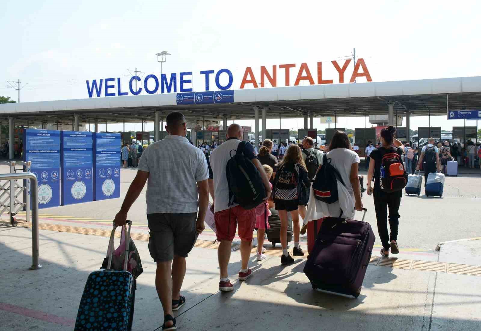 Antalya&rsquo;da bayram tatiline gurbet&ccedil;i katkısı
