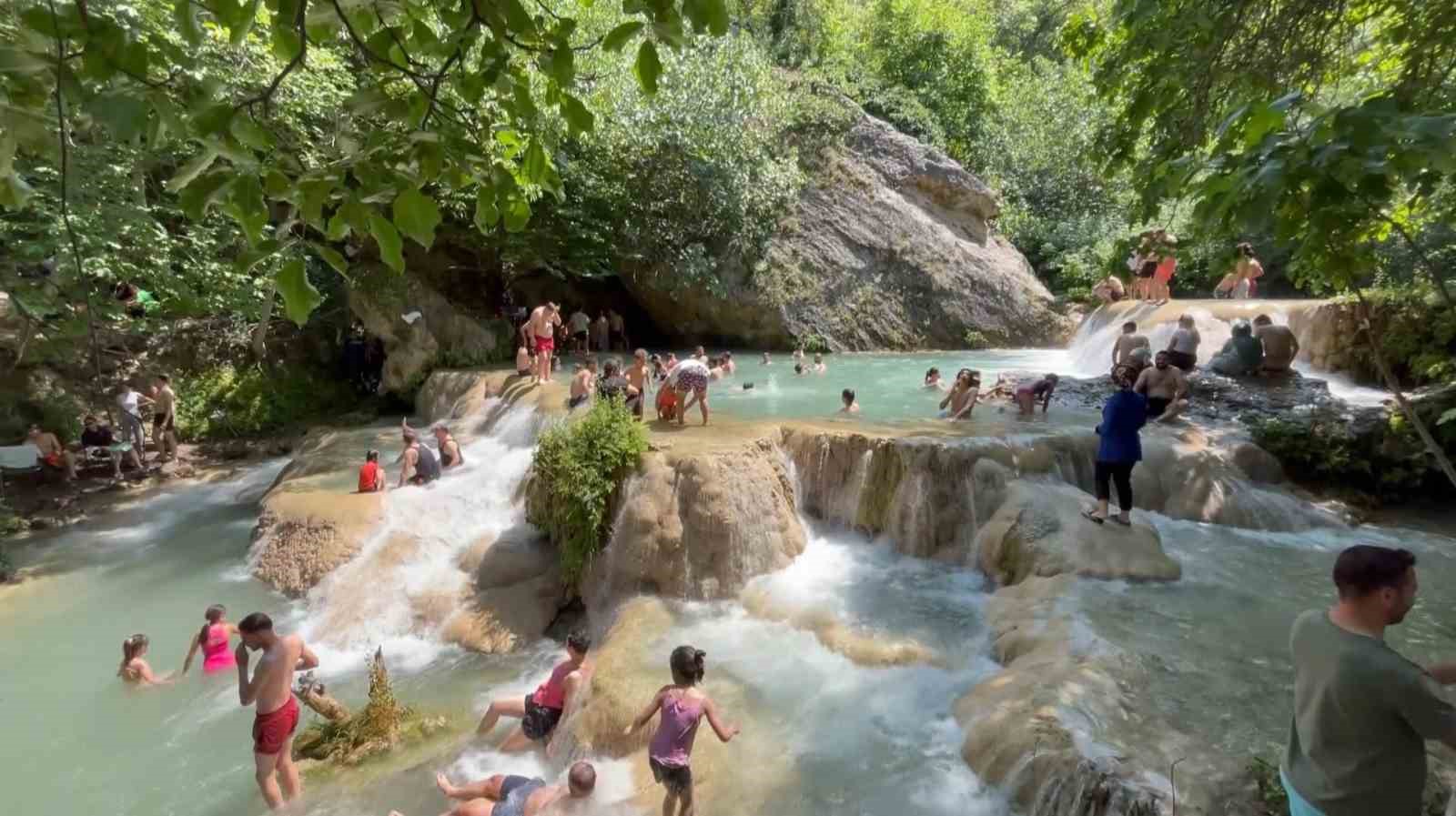 Kurban Bayramı’nda Gürleyik Şelalesi’ne ziyaretçi akını