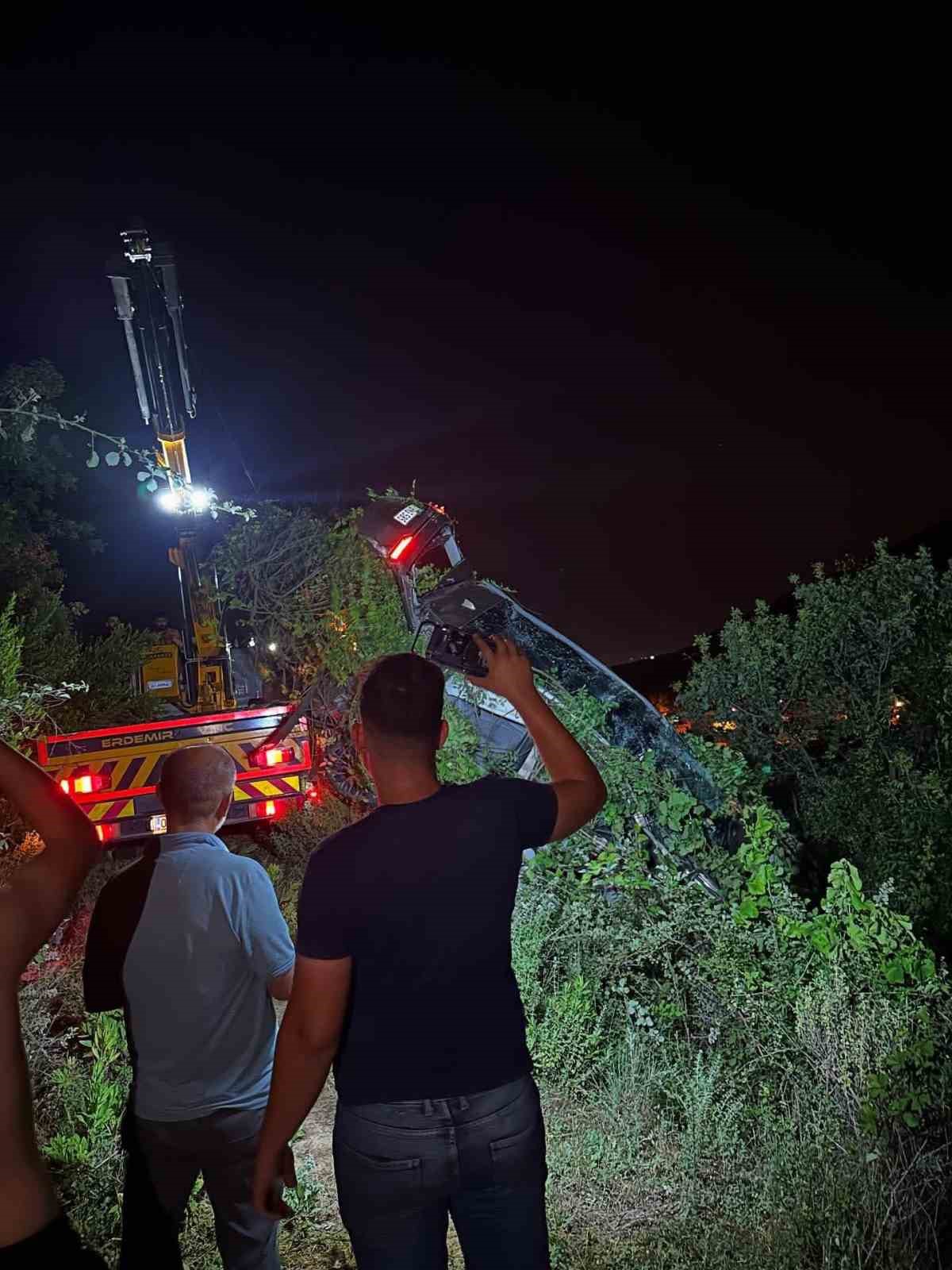 Alanya&rsquo;da u&ccedil;uruma yuvarlanan ara&ccedil; s&uuml;r&uuml;c&uuml;s&uuml; hayatını kaybetti
