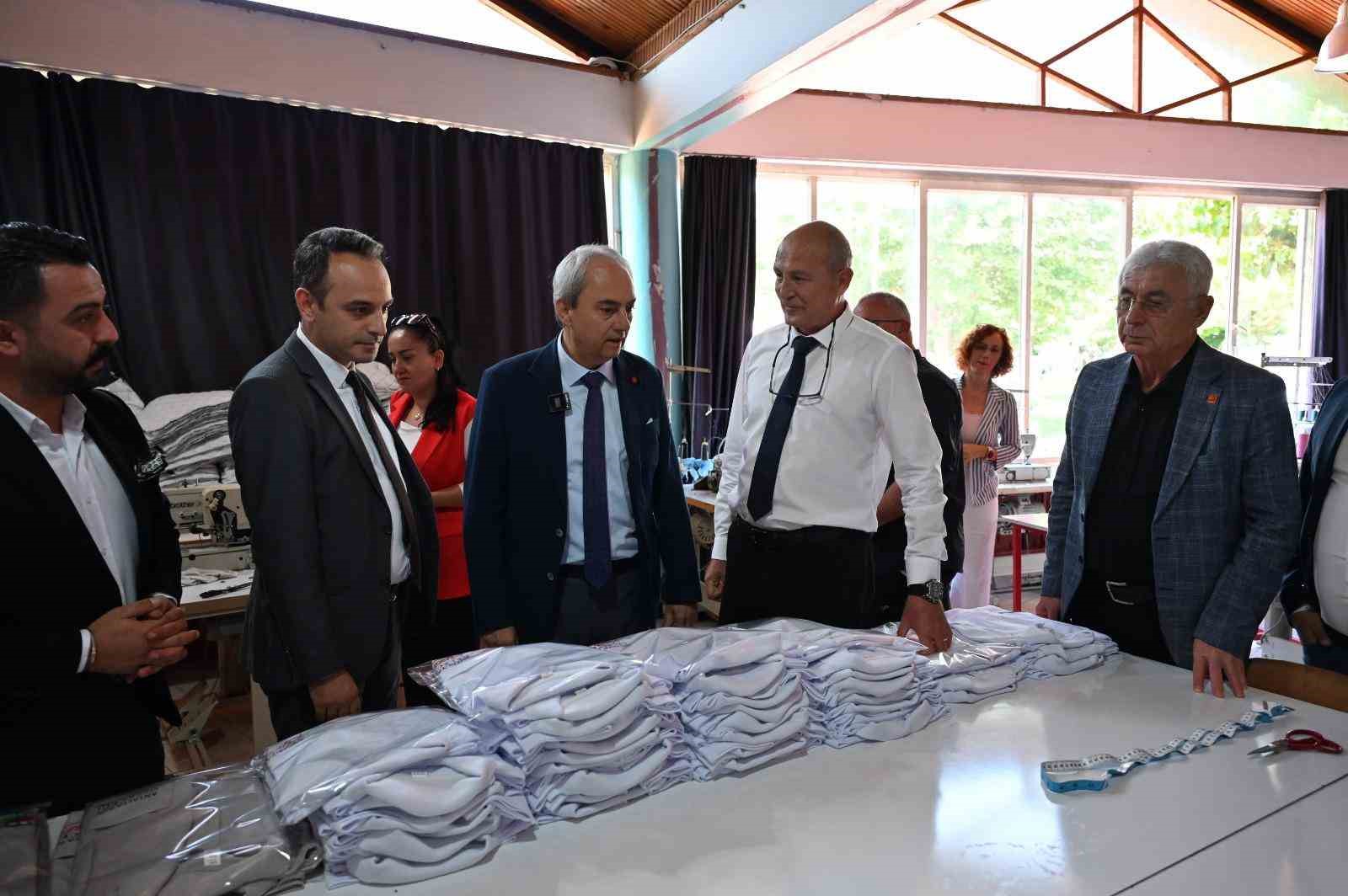 Kepez Belediyesi’nden dikiş atölyesiyle milyonluk tasarruf