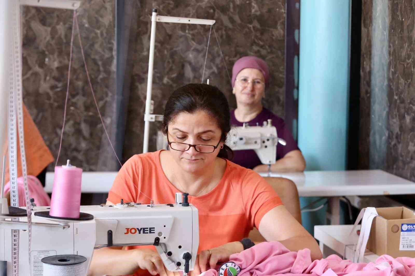 Kepez Belediyesi’nden dikiş atölyesiyle milyonluk tasarruf
