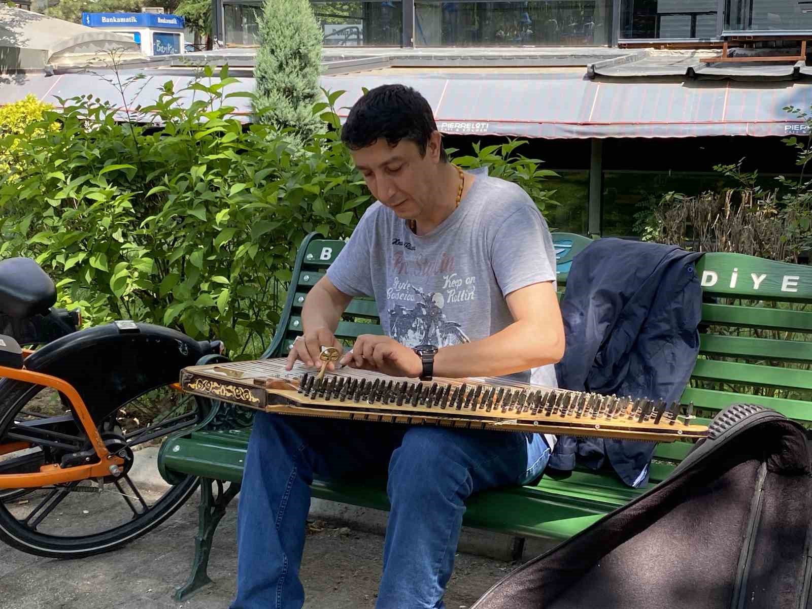 Bayram tatilinde sokak sanatını vatandaşlarla buluşturdu