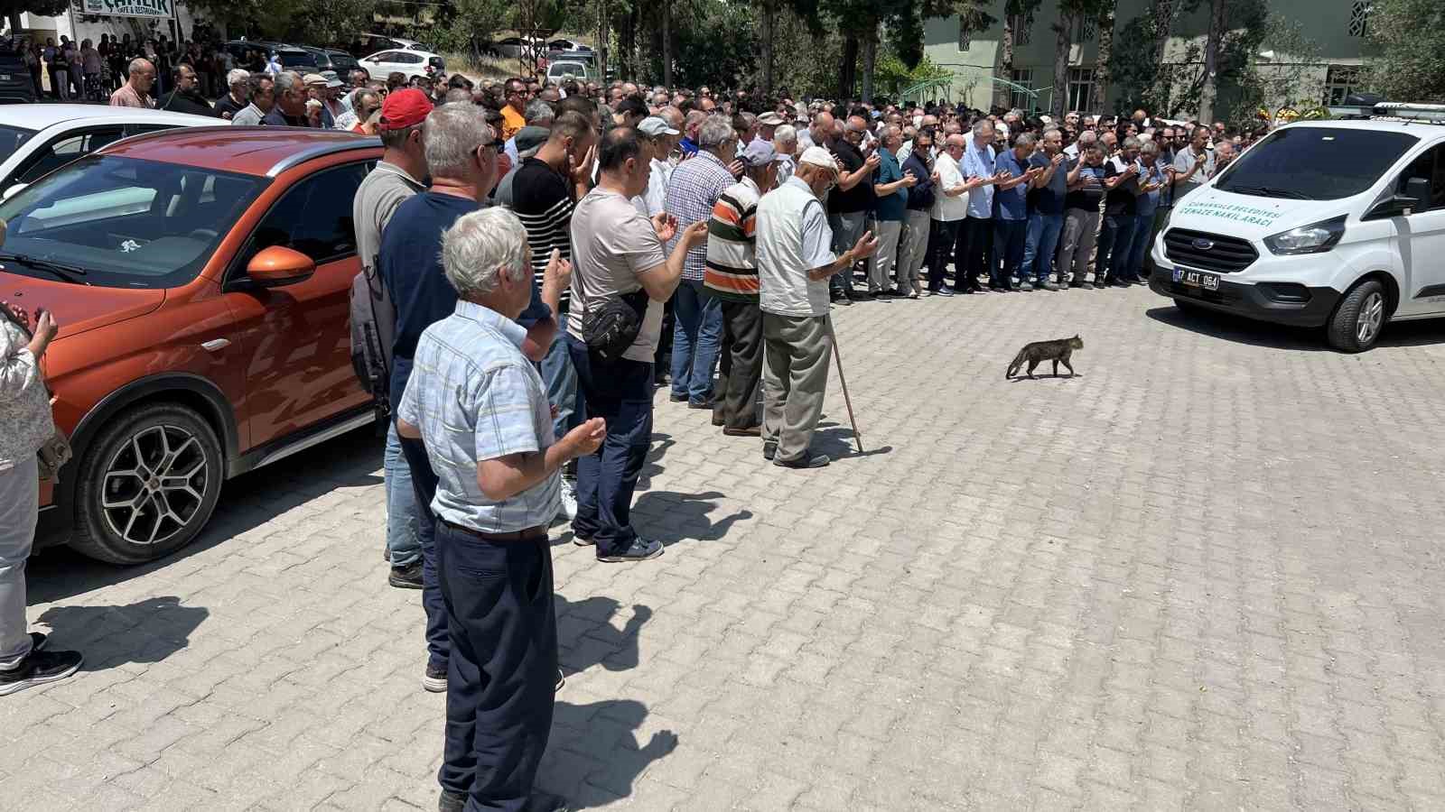 Tunceli’deki kazada hayatını kaybeden anneanne ve torun Çanakkale’de son yolculuklarına uğurlandı