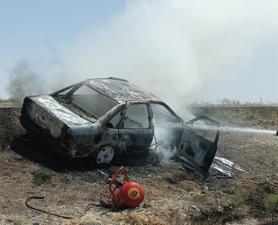 Karapınar’da otomobil yanarak kullanılamaz hale geldi
