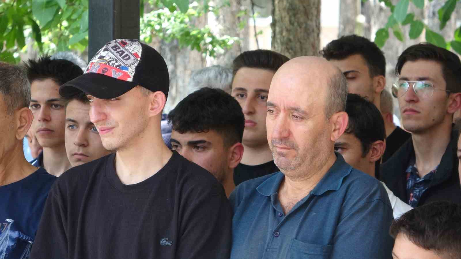 2 gencin hayatını kaybettiği motosiklet kazasından geriye yakınlarının gözyaşı kaldı