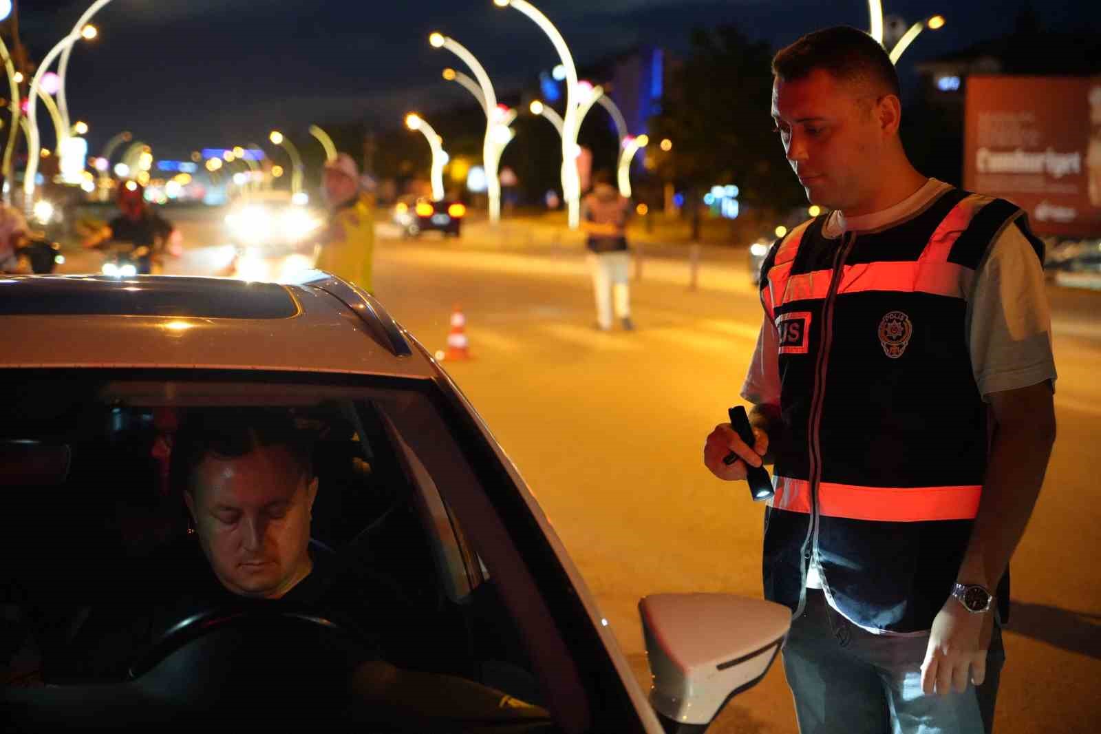 Edirne&rsquo;de Kurban Bayramı&rsquo;nda y&uuml;zlerce ara&ccedil; kontrol edildi
