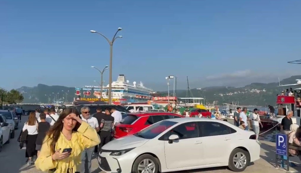 N&uuml;fusunun 40 katı turist ağırladı
