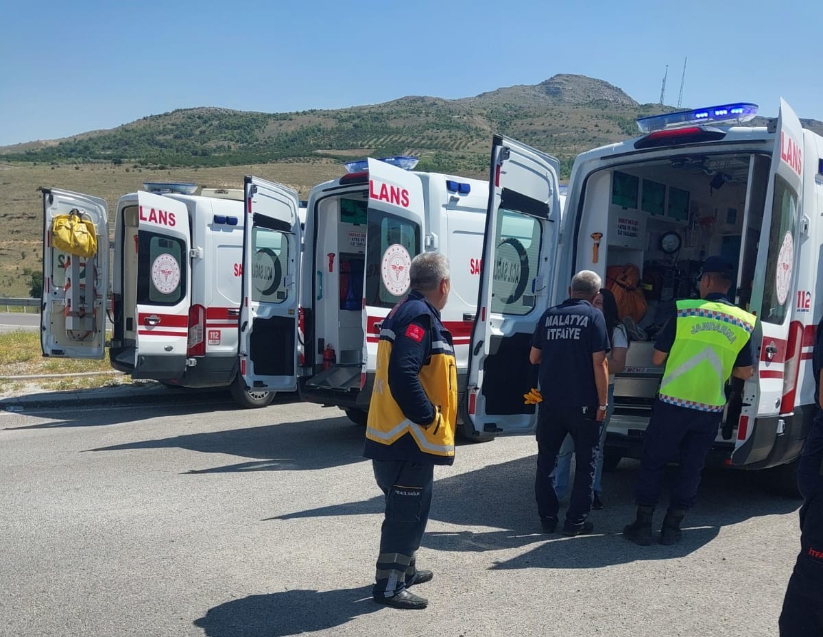Malatya’da iki otomobil çarpıştı: 4 yaralı