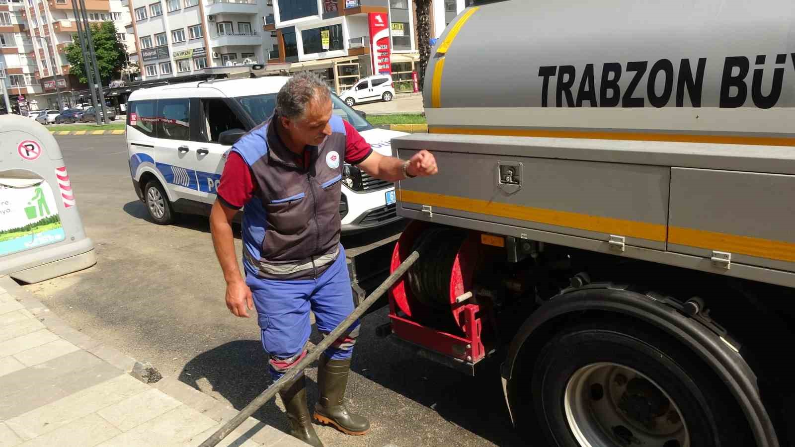 Sel temizleme &ccedil;alışmalarında karbonmonoksit gazı zehirlenmesi: 2 belediye iş&ccedil;isi hastaneye kaldırıldı
