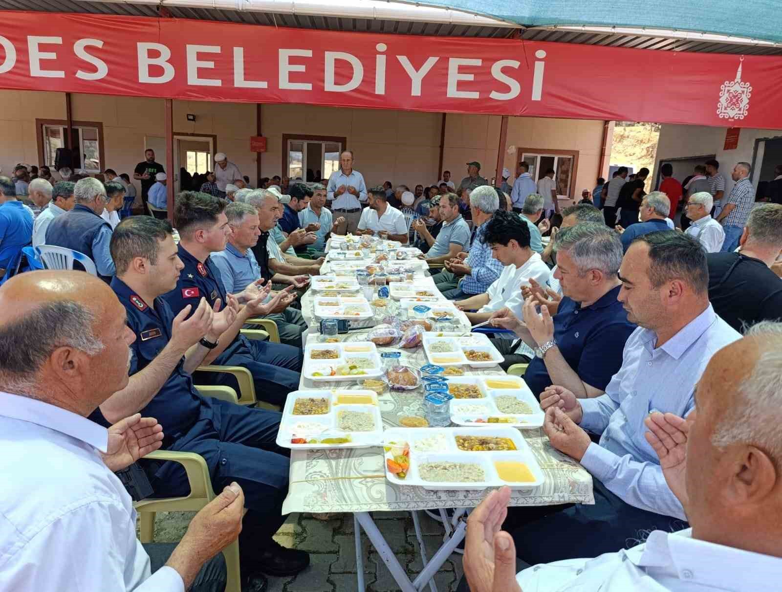 Asırlık gelenekte Ferdi Zeyrek için dualar edildi