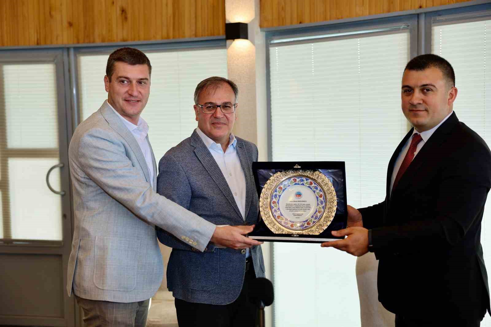 Başkan &Ouml;zdoğan&rsquo;dan Kaymakam Dertlioğlu&rsquo;na veda ve teşekk&uuml;r
