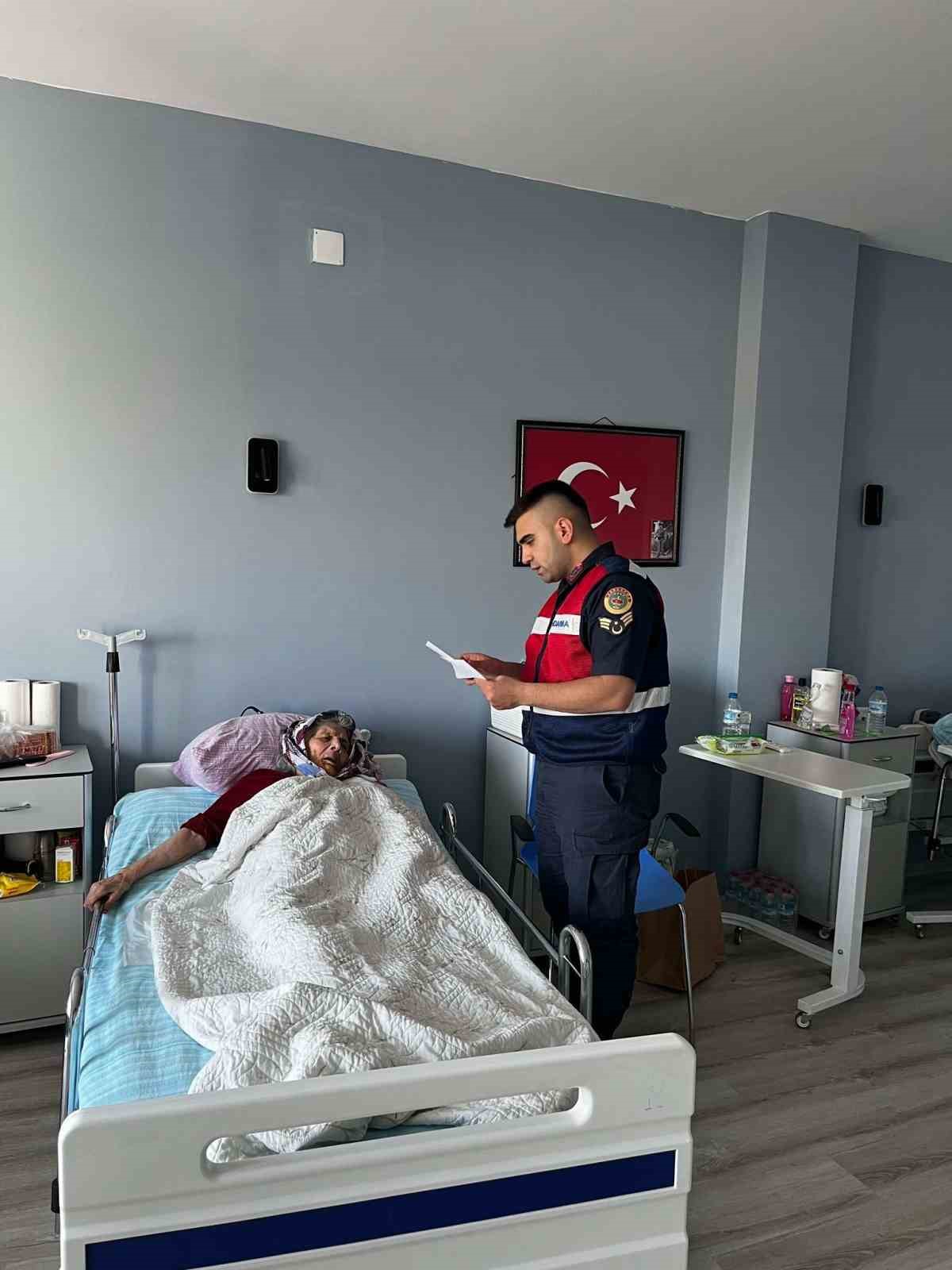 G&ouml;rdes Jandarmasından şehit yakınlarına bayram ziyareti
