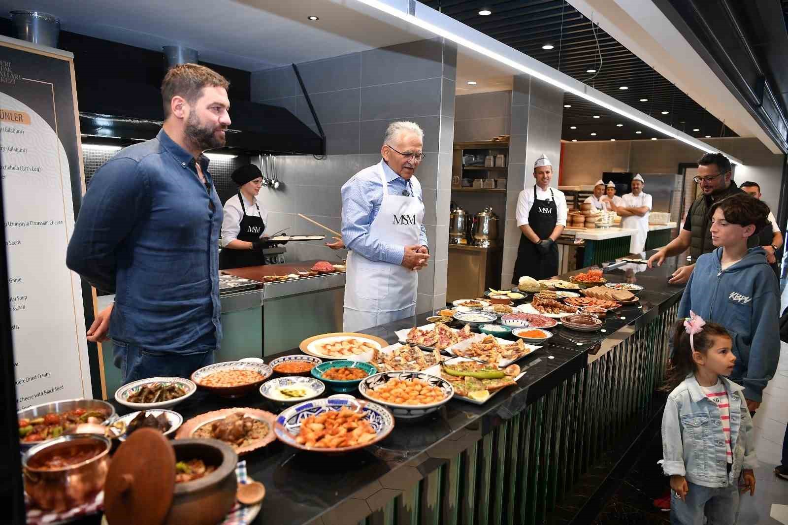 Başkan Büyükkılıç mutfak sanatları merkezinin yemeklerini tanıttı