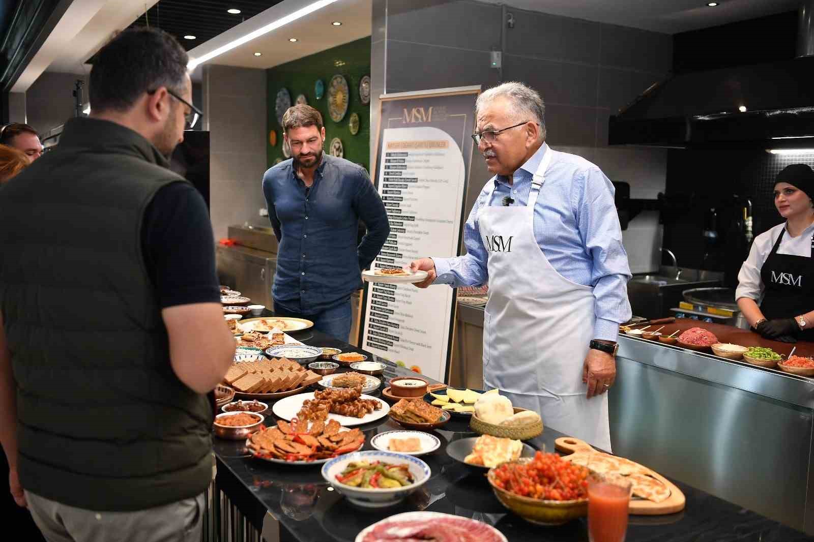 Başkan B&uuml;y&uuml;kkılı&ccedil; mutfak sanatları merkezinin yemeklerini tanıttı
