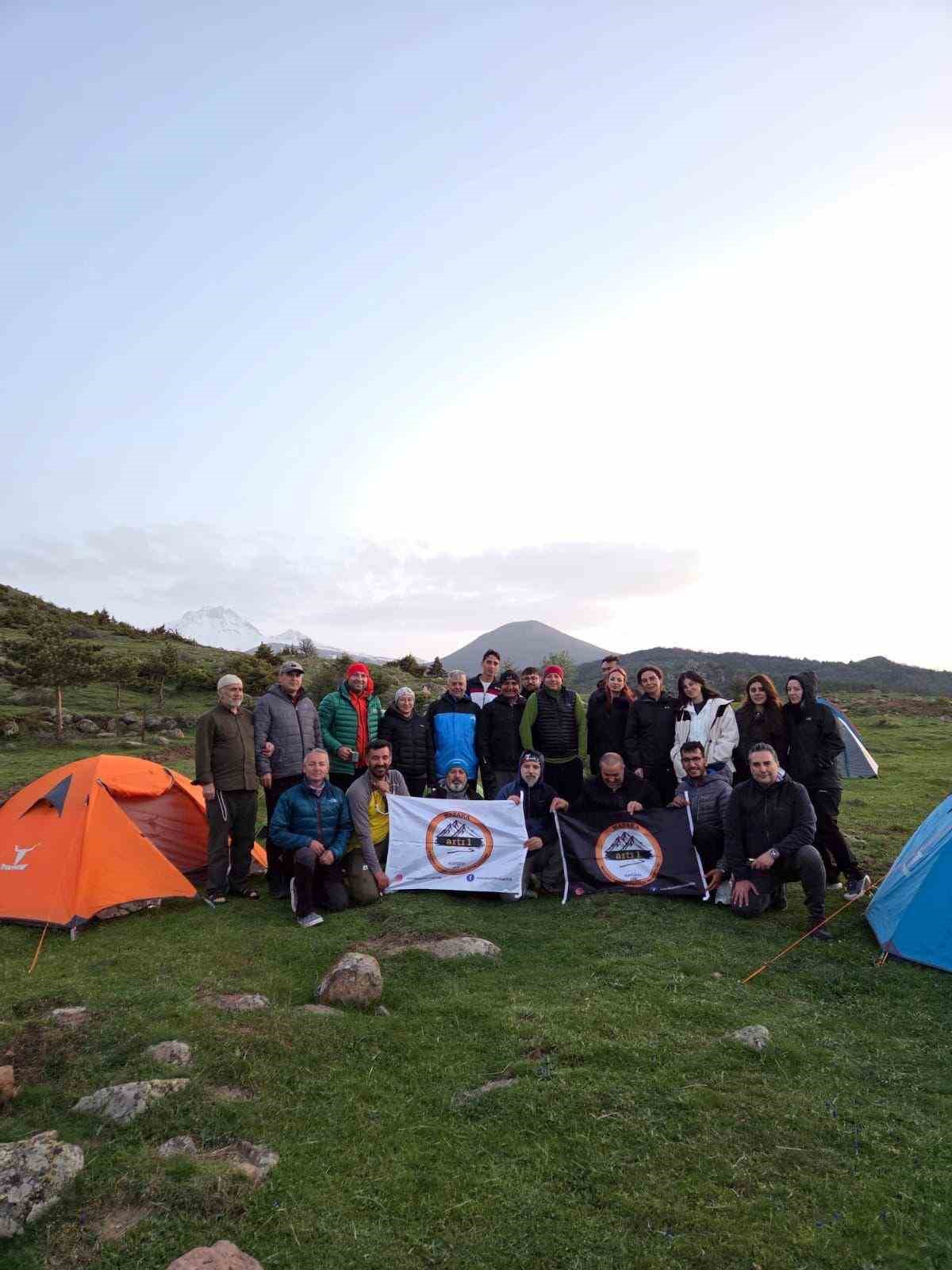 Mazaka Artıbir Dağcılık Kul&uuml;b&uuml;&rsquo;nden Kayseri&rsquo;de &ouml;rnek bir eğitim: Yaz dağcılık eğitimi başarıyla tamamlandı
