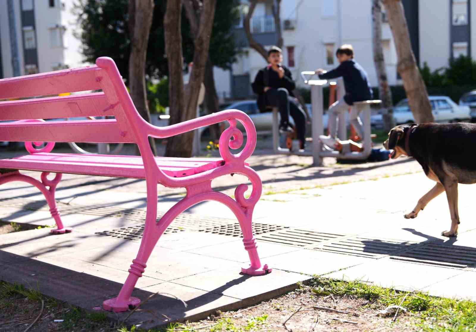 Konyaaltı&rsquo;nın bankları renklendi
