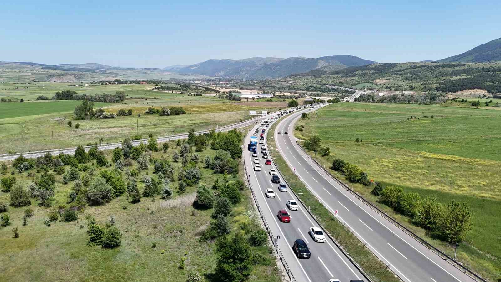 Kemikli Rampaları&rsquo;nda tatil d&ouml;n&uuml;ş&uuml; yoğunluğu s&uuml;r&uuml;yor
