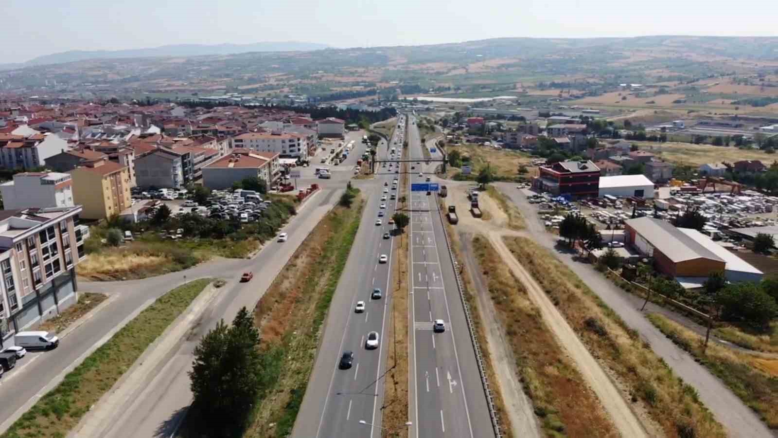 Akın akın dönüyorlar: Tekirdağ-İstanbul yolu havadan görüntülendi