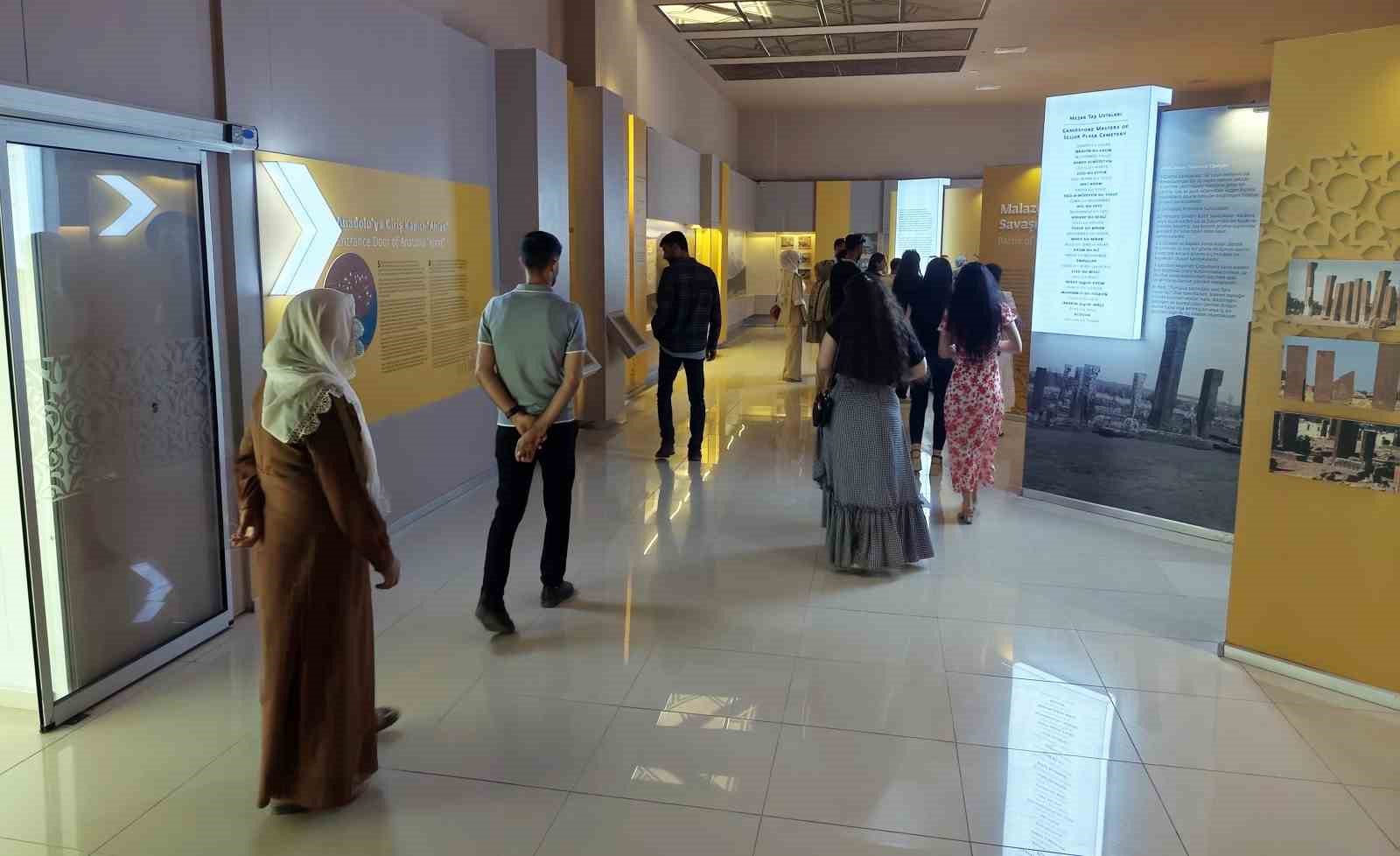 Ahlat Müzesi’nde bayram yoğunluğu
