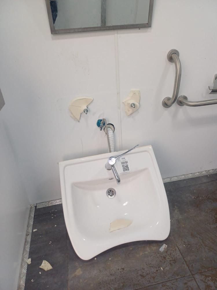 Marmaris’te mavi bayraklı halk plajında vatandaştan ’cankurtaran’ ve ’soyunma kabini’ tepkisi