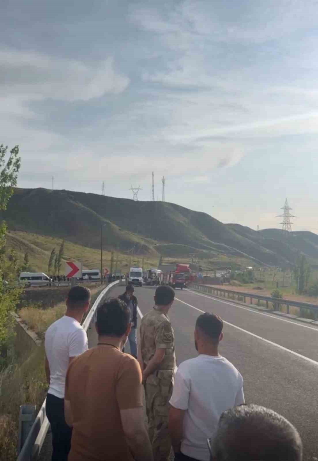 Kars&rsquo;ta tır ile otomobil &ccedil;arpıştı: 1 &ouml;l&uuml;, 2 yaralı
