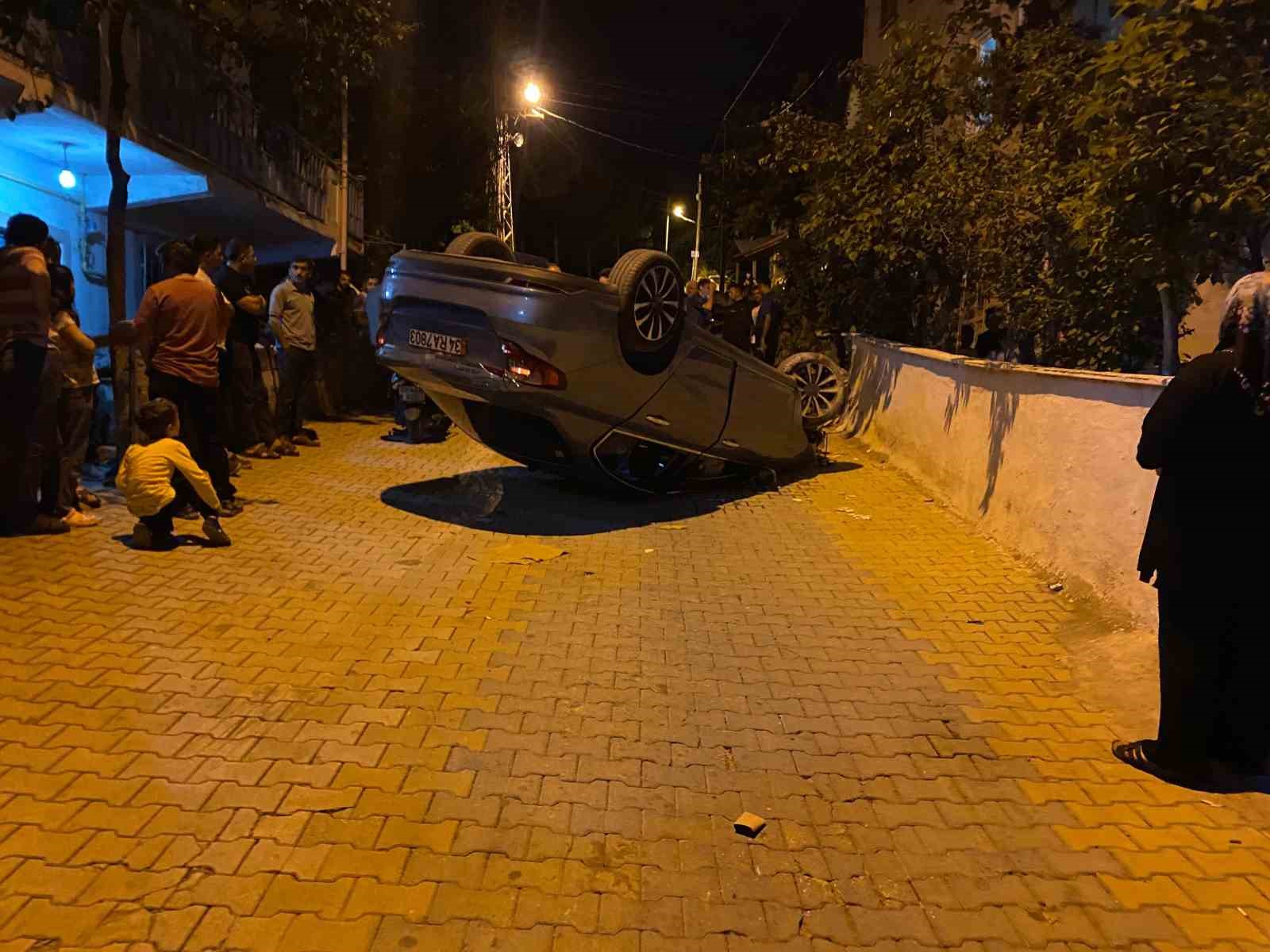 Tokat’ta kontrolden çıkan otomobil evin duvarına çarparak takla attı: 2 yaralı