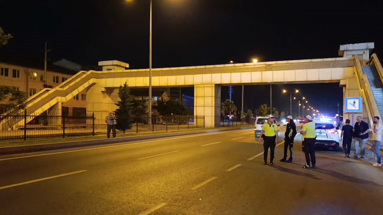 &Uuml;st ge&ccedil;idi kullanmayan kadın otob&uuml;s&uuml;n &ccedil;arpmasıyla ağır yaralandı

