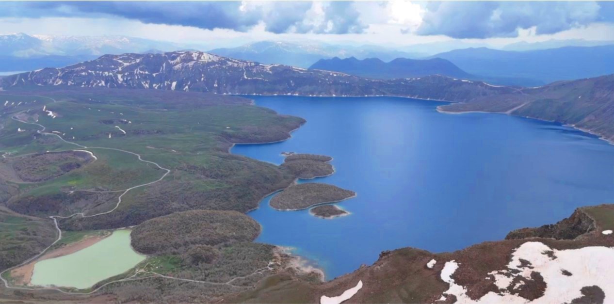 Nemrut Krater Gölü havadan görüntülendi: Doğal güzelliğiyle hayran bıraktı