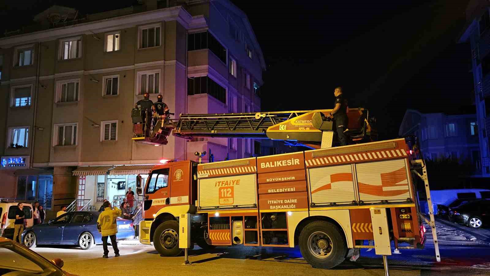 Bandırma’da korkutan sessizlik: Balkondan girildi, uykuda bulundu