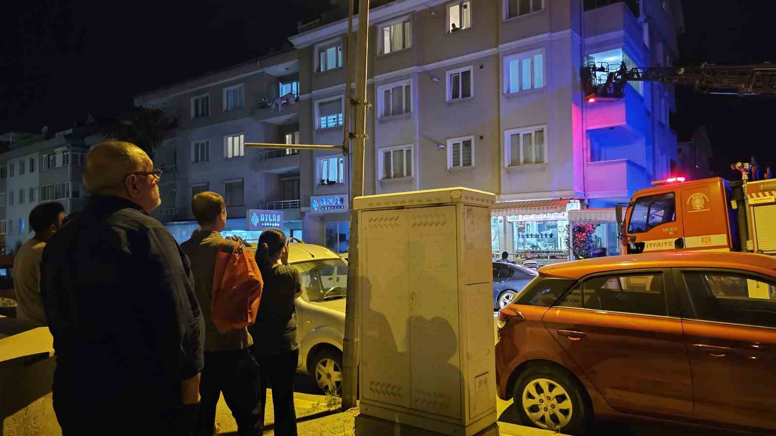 Bandırma&rsquo;da korkutan sessizlik: Balkondan girildi, uykuda bulundu
