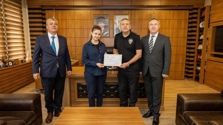 G&uuml;venlik g&ouml;revlilerine başarı belgeleri verildi
