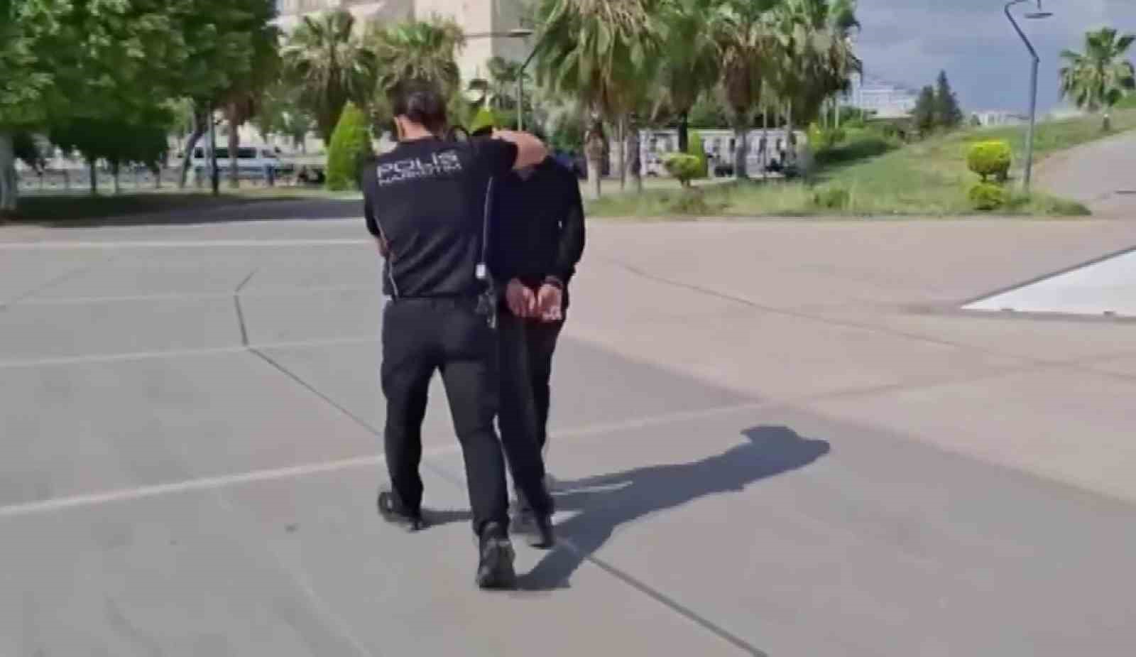 Parklar ve k&ouml;pr&uuml; altlarında uyuşturucu kullanan 45 kişi yakalandı
