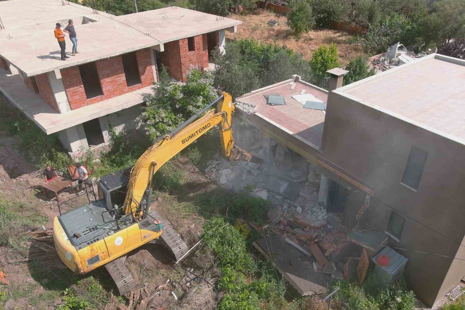 Ayvacık&rsquo;ta 52 ka&ccedil;ak yapı yıkıldı
