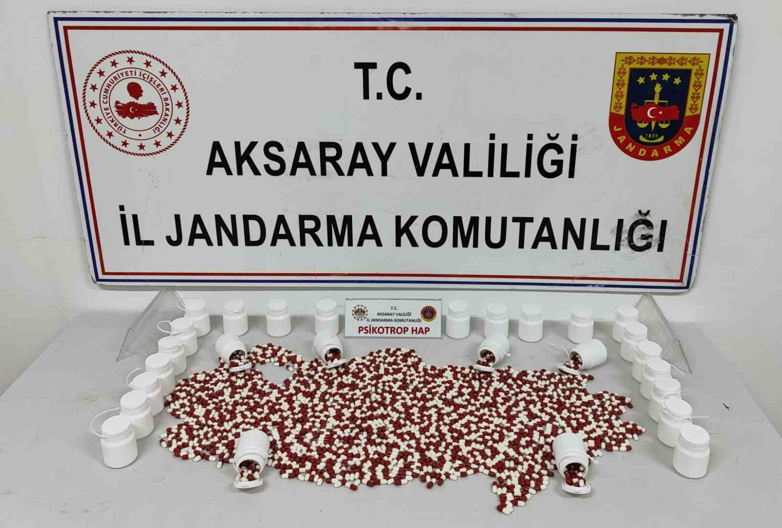 İzmir&rsquo;den Aksaray&rsquo;a uyuşturucu sevkiyatına jandarma darbesi
