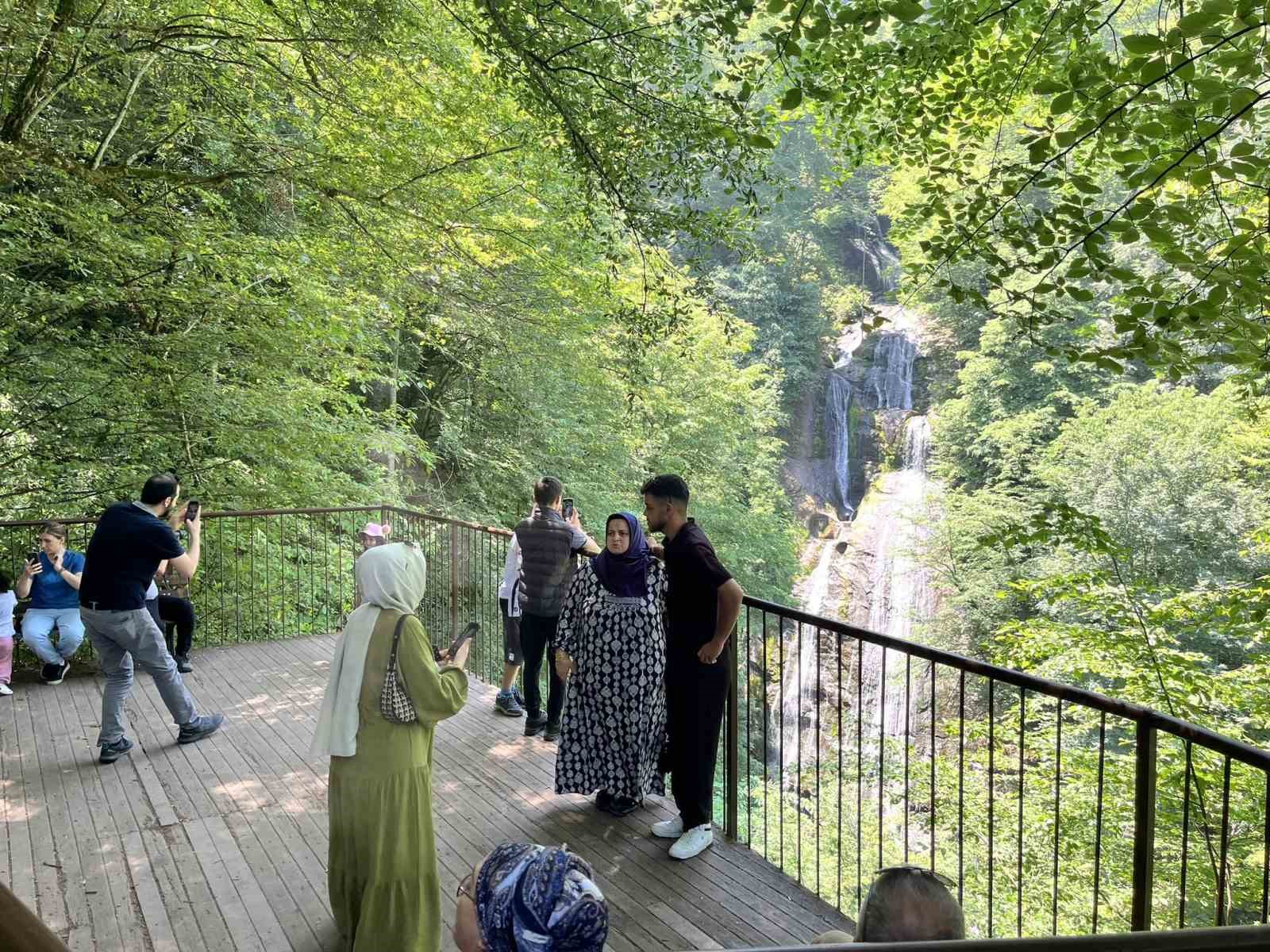 D&uuml;zce bayram boyunca 50 binden fazla kişiyi ağırladı
