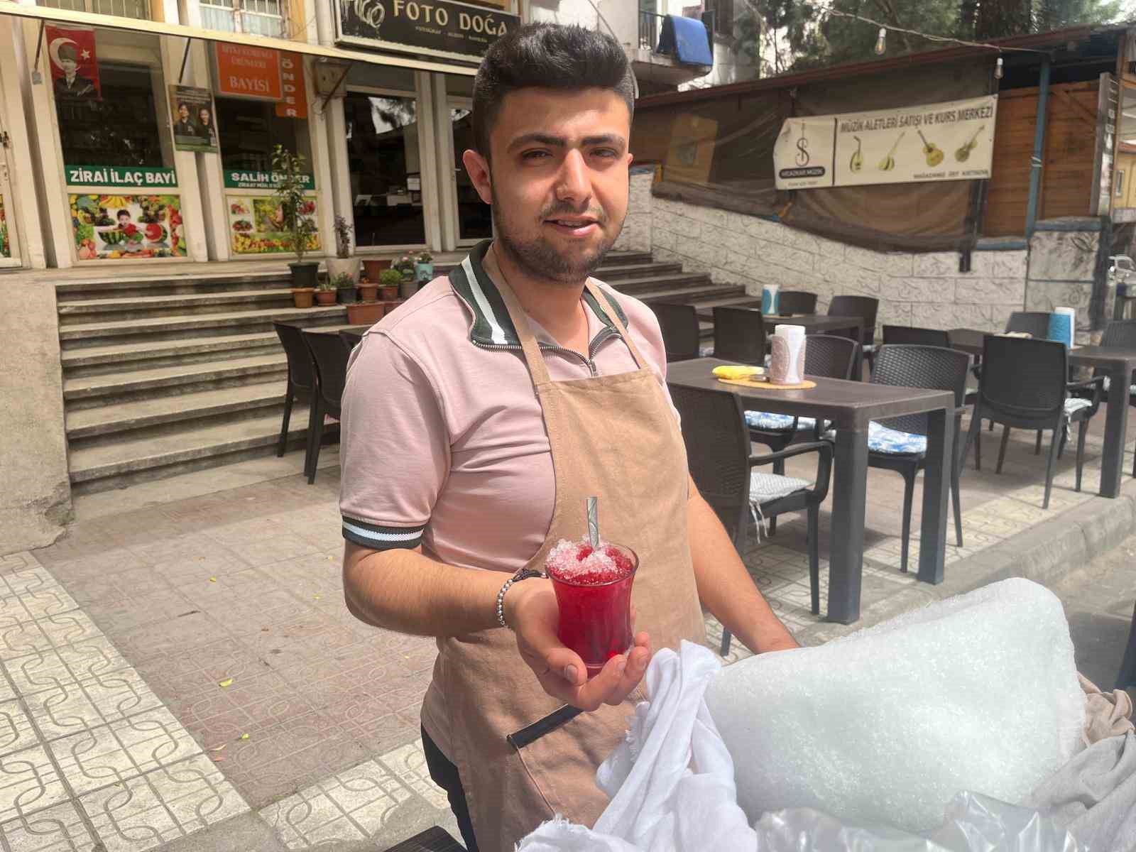 Dağların zirvesinde depolanan kar, Haziran sıcağında serinliğe d&ouml;n&uuml;şt&uuml;
