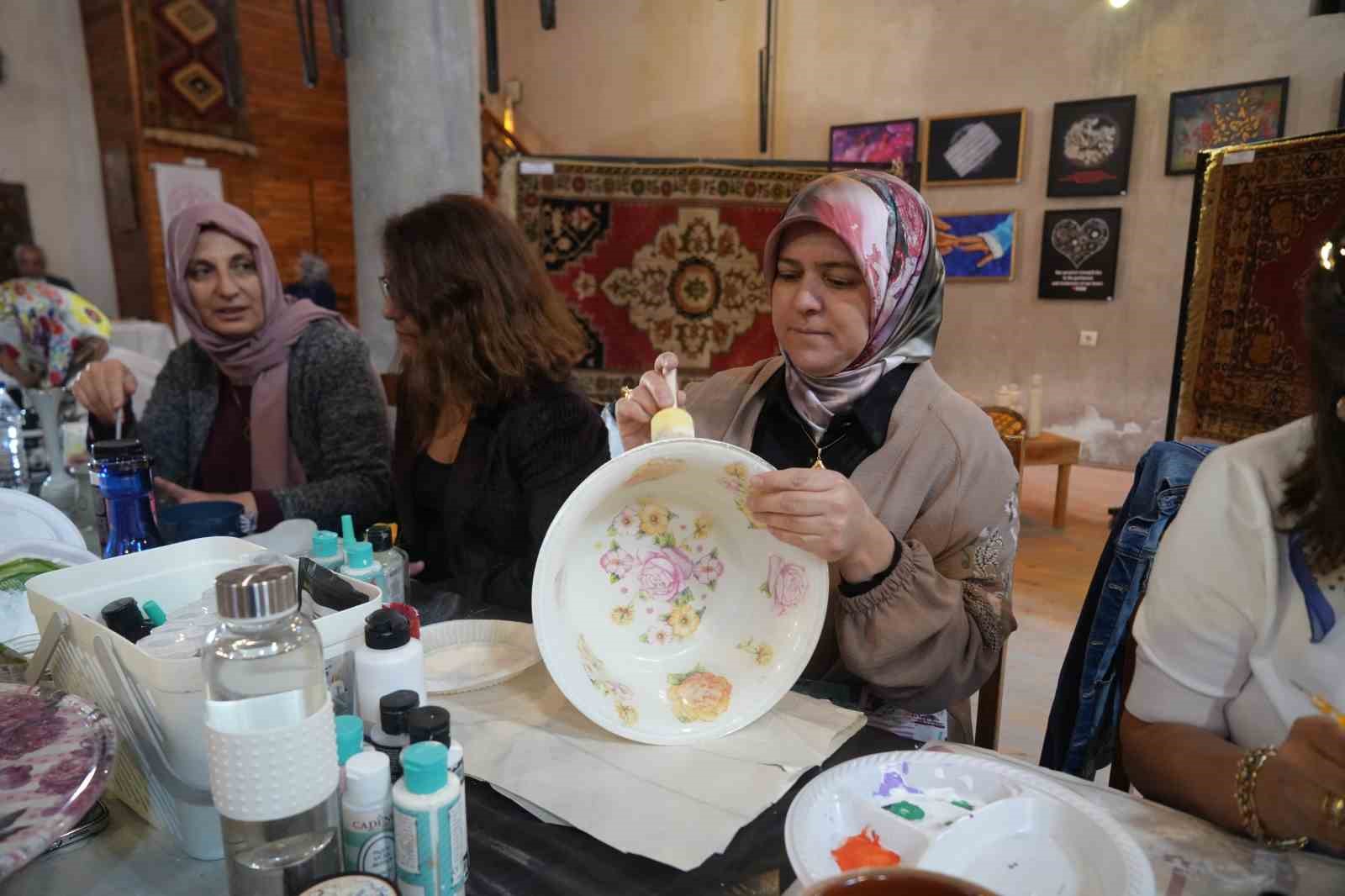 Atık malzemeler sanata dönüşüyor: Niğde’de kadınlar geri dönüşümle ekonomiye katkı sağlıyor