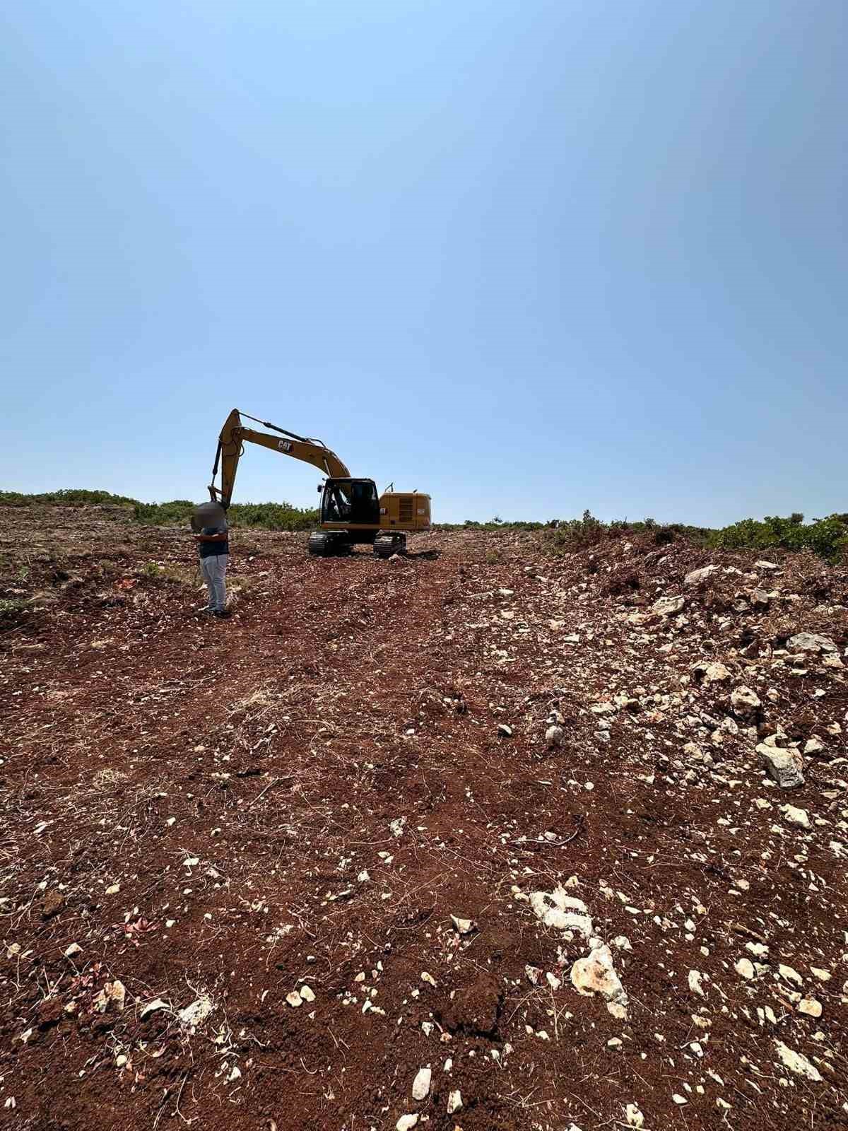 İzinsiz kazı yaparken yakalandılar